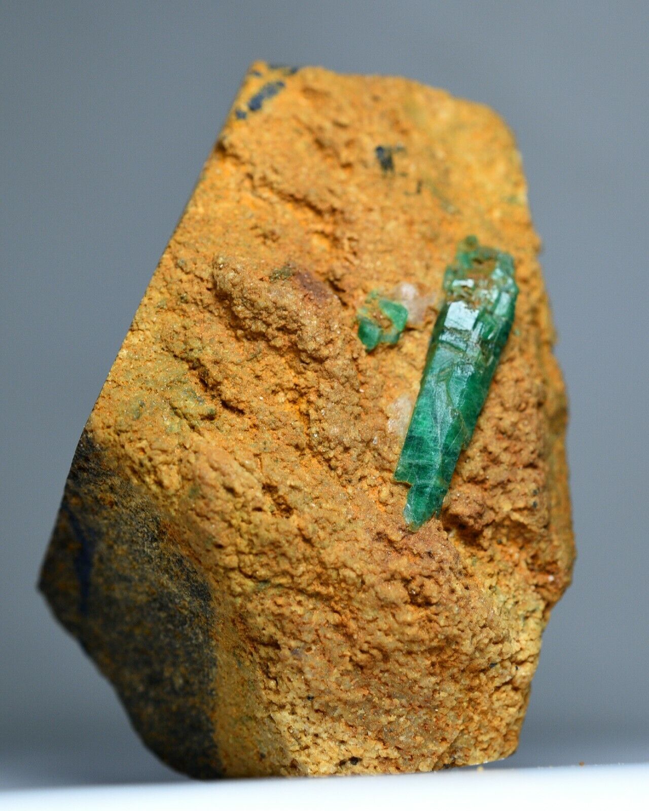 170 GM Magnificent Green Rough Emerald Gemstone Big Crystals Mineral Specimen