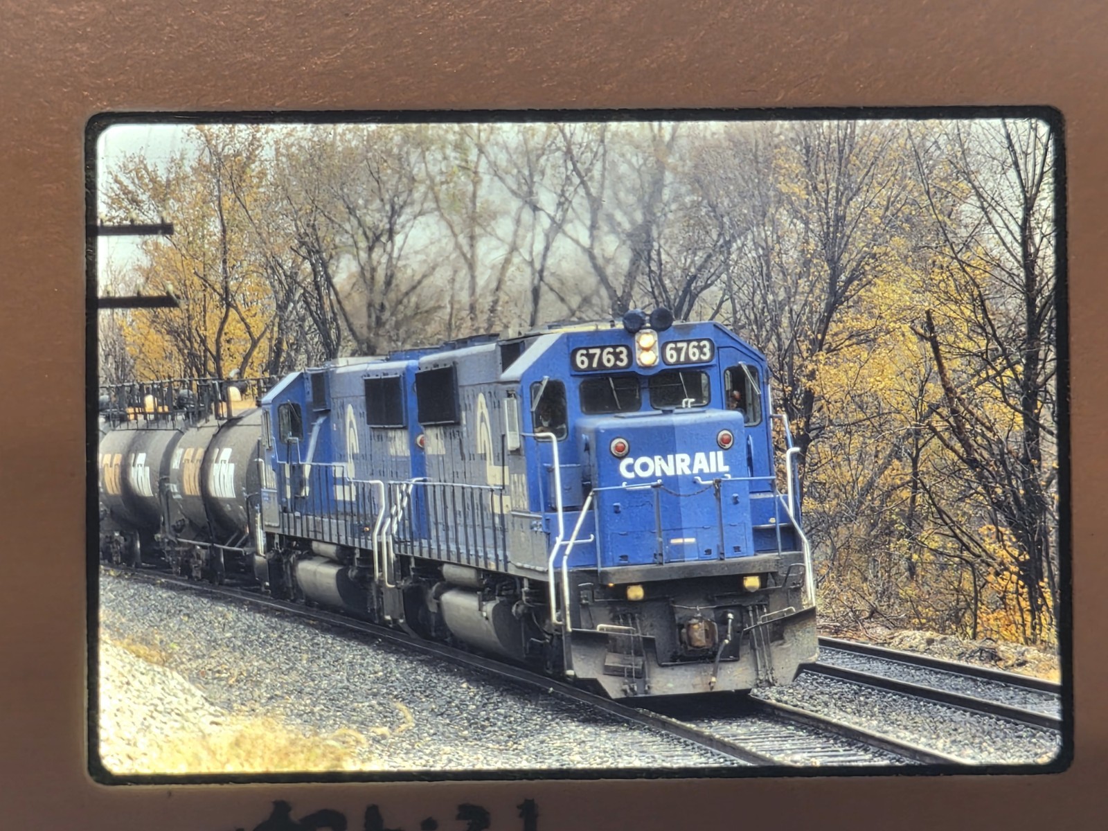 Lot Of 16 Vintage Railroad 35mm Color Slides CONRAIL Locomotives Trains (CR-4)