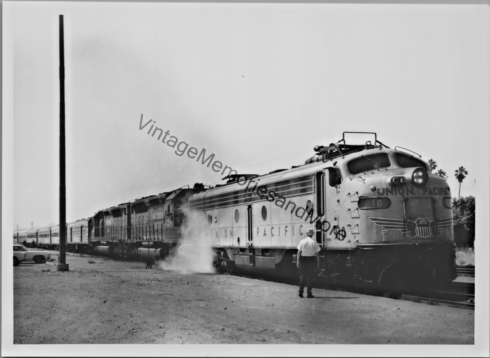 Vintage Union Pacific Railroad 910 Diesel Locomotive 5\
