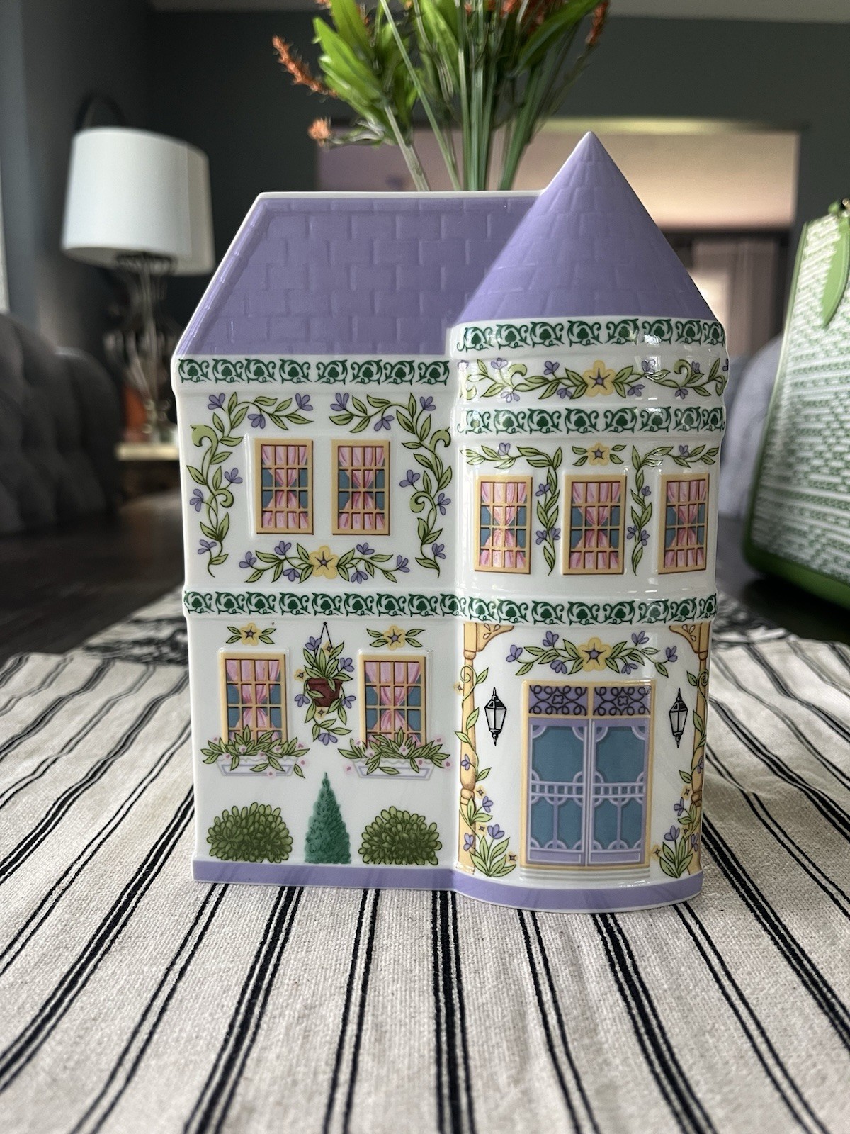 The Lenox Village Planter - Original- 1996 Lovely Lilac 💜💜