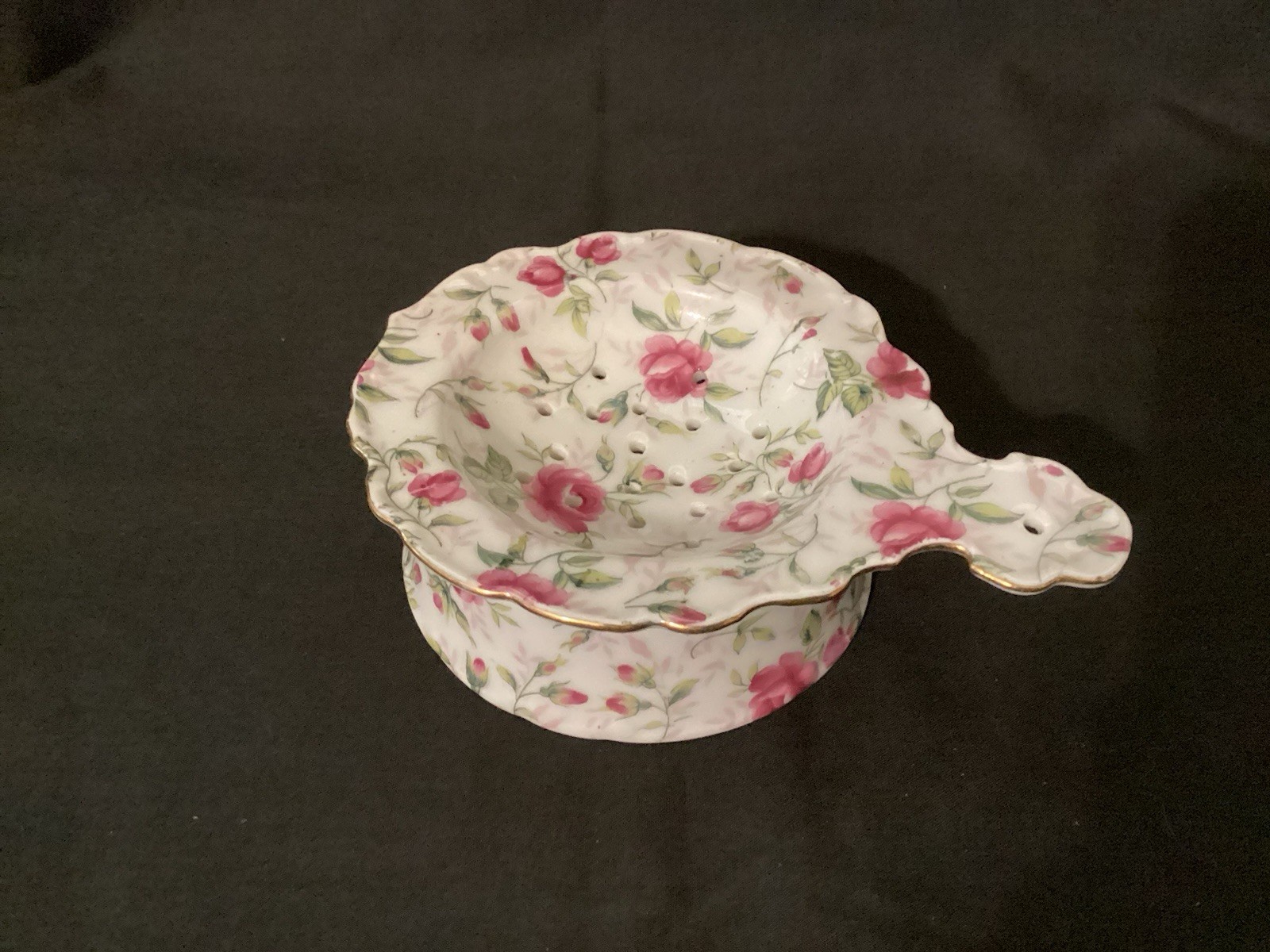 Vtg PINK ROSES FLORAL TEA STRAINER With Base Scalloped Gold Trim Unbranded