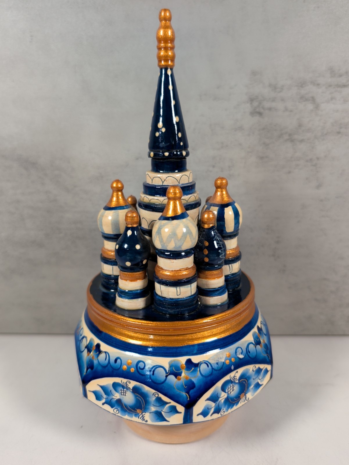 Vintage Russian Hand Painted St. Basil\'s Cathedral Moscow Music Box Working