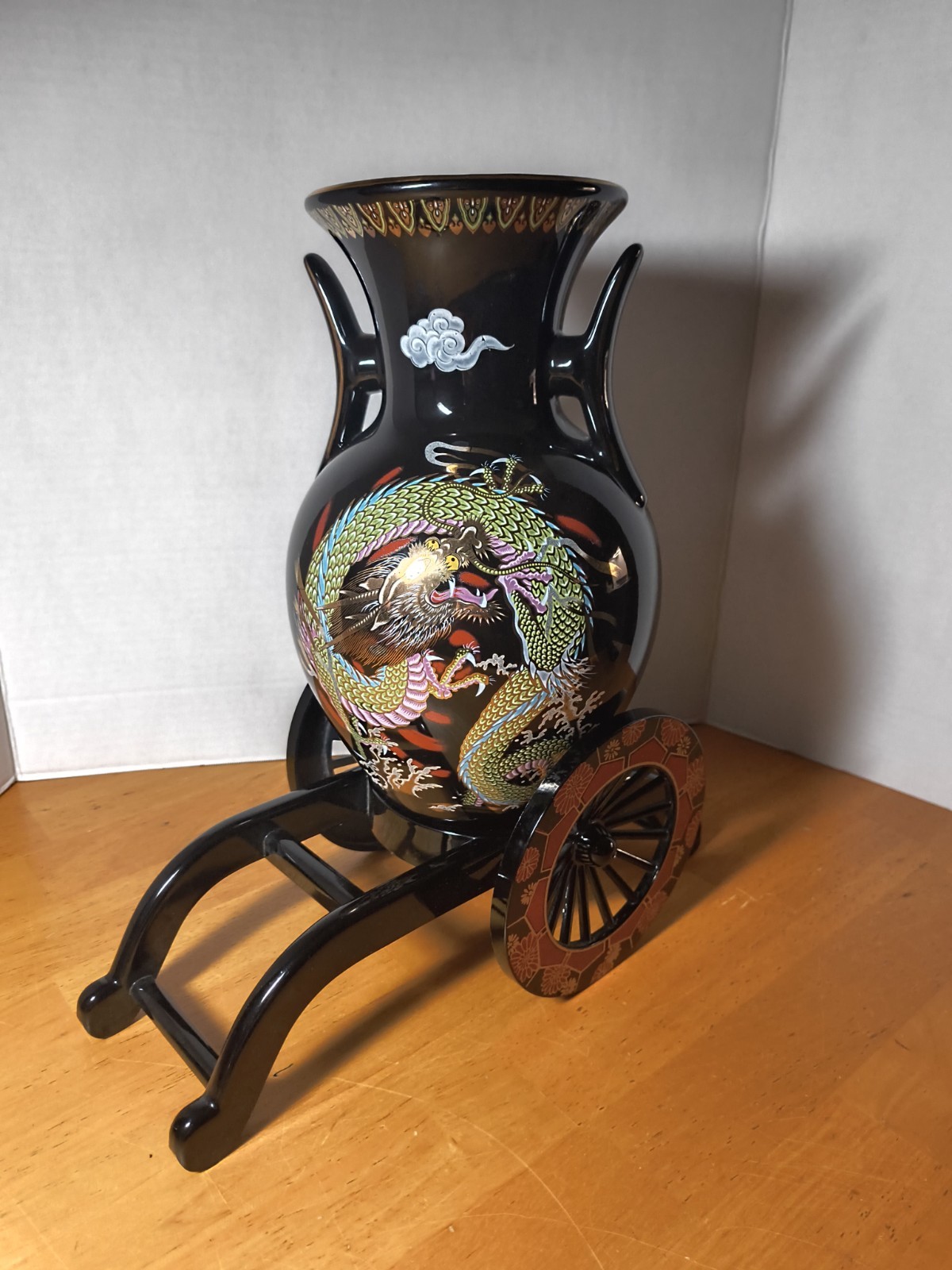 Vtg.Cosmos.Import.Black.Porcelain.Dragon.Vase.Japan.Imperial.Carriage.Cart.Stand