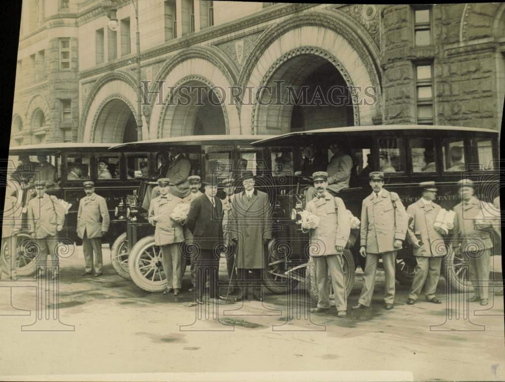 1912 Press Photo Postmasters Hitchcock & Merritt Inspect Mail Trucks, Washington