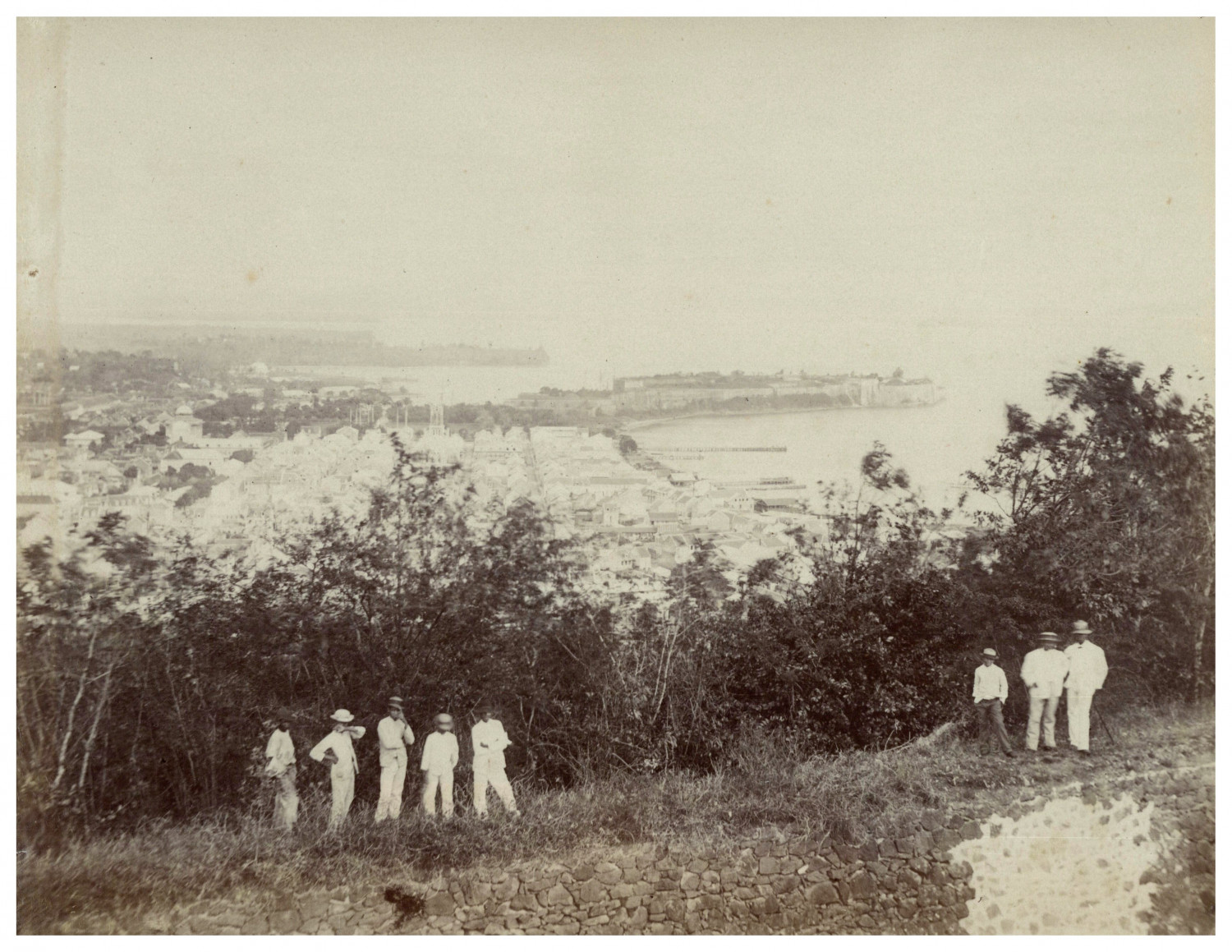 Martinique, Fort-de-France, Colons sur les Hauteurs vintage albumen print Tira