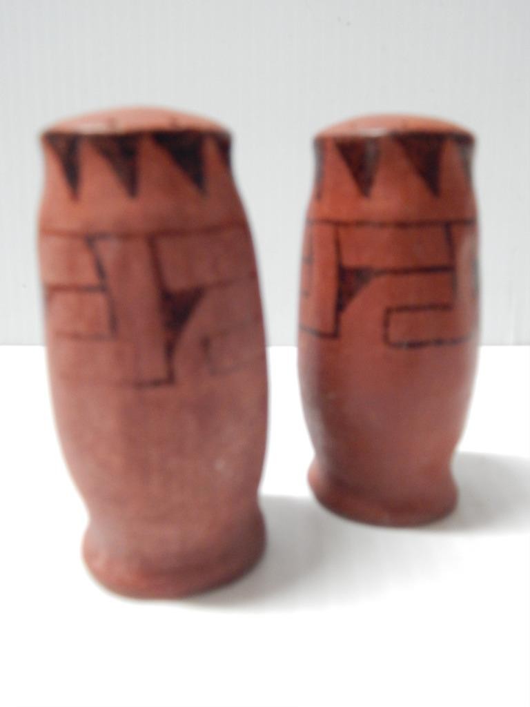ANTIQUE VINTAGE MARICOPA INDIAN POTTERY SALT + PEPPER SHAKERS SET - 3 1/4+/-\