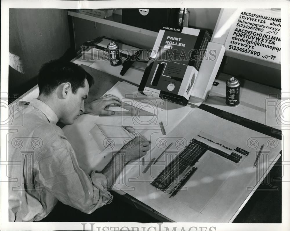 1959 Press Photo Package Designer for Sears Roebuck & Co.