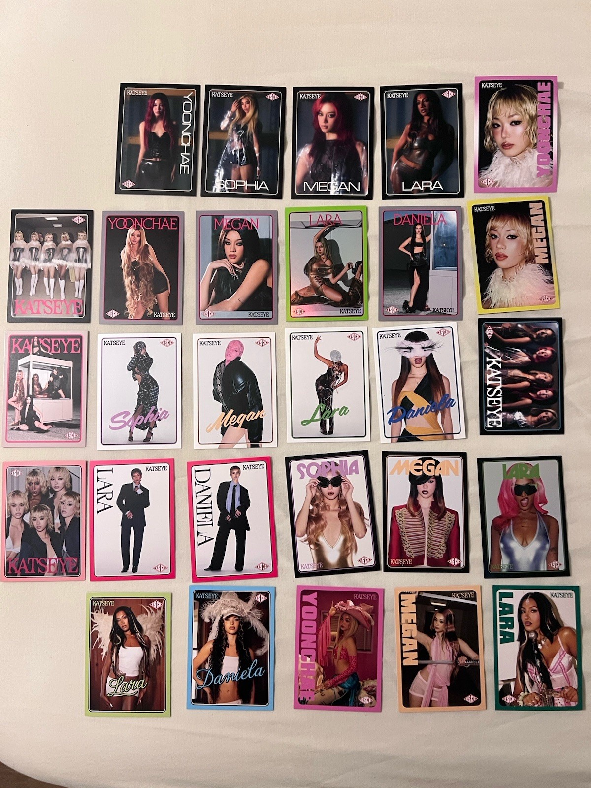 KATSEYE ESCO TRADING CARDS LOT OF 28 MINT CONDITION W/ 3 NUMBERED FOILS