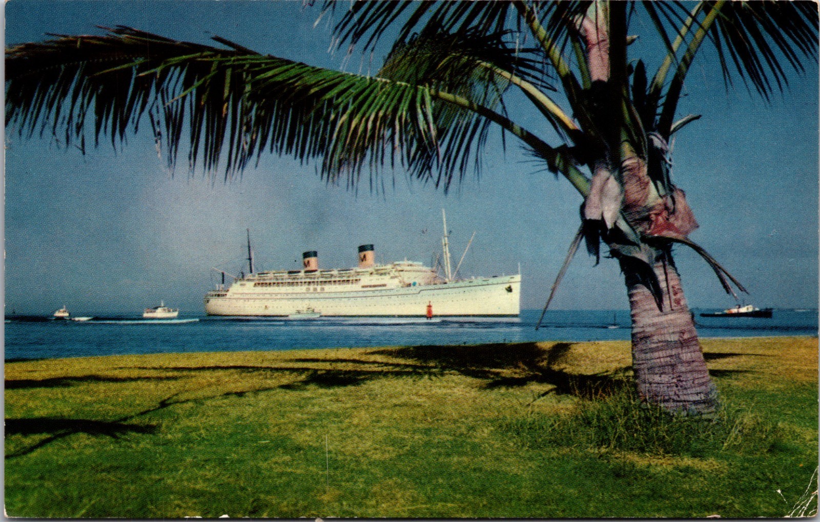 Ocean Liner Arriving at Honolulu Hawaii HI Chrome Postcard XM20