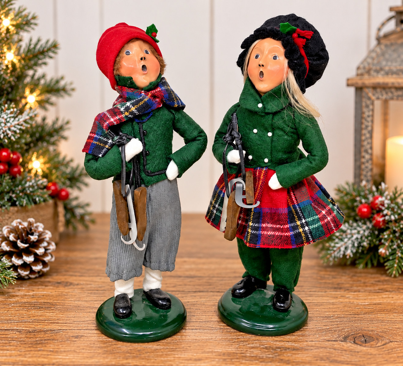 RARE 1992 Byers' Choice Carolers 2 Piece Set Boy & Girl Holding Ice Skates 10