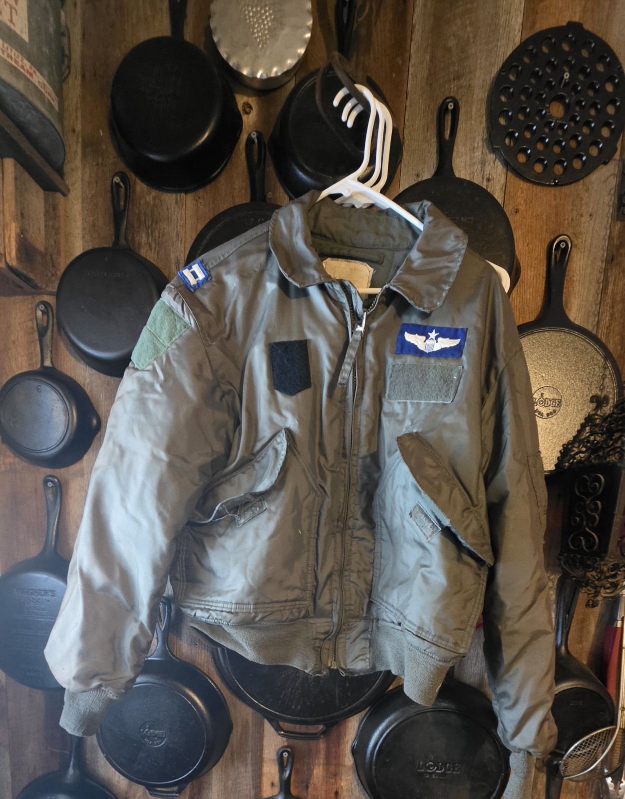 MILITARY: # 102 USAF VINTAGE CAPTAINS RANK FLIGHT JACKET CWU-45/P LARGE 42-44
