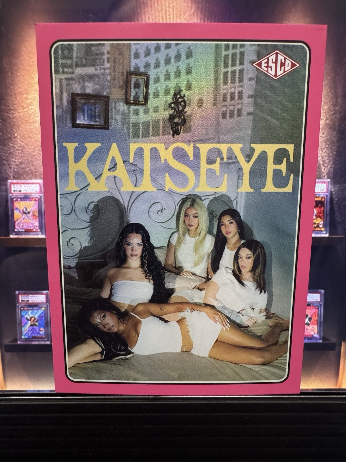 BRAND NEW KATSEYE 2026 ESCO TRADING CARD WILD PARALLEL /800 HYBE X GEFFEN