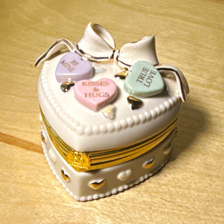 Lenox Treasures Loving Heart Trinket Box Lidded Porcelain White Gold w/ Box