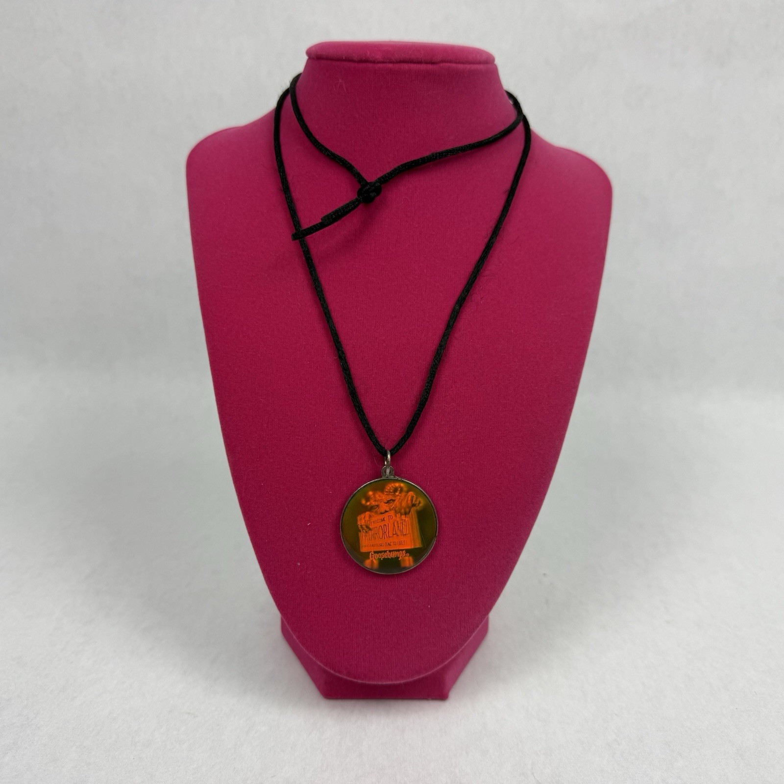 Vintage 1996 Goosebumps HorrorLand Hologram Keychain Necklace  Logo 90s G