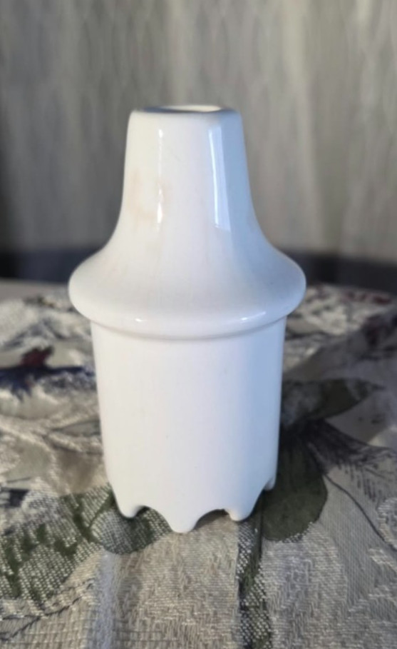 ✨ Magnifique Vintage French White Ironstone Pie Funnel – A Sublime Treasure ✨