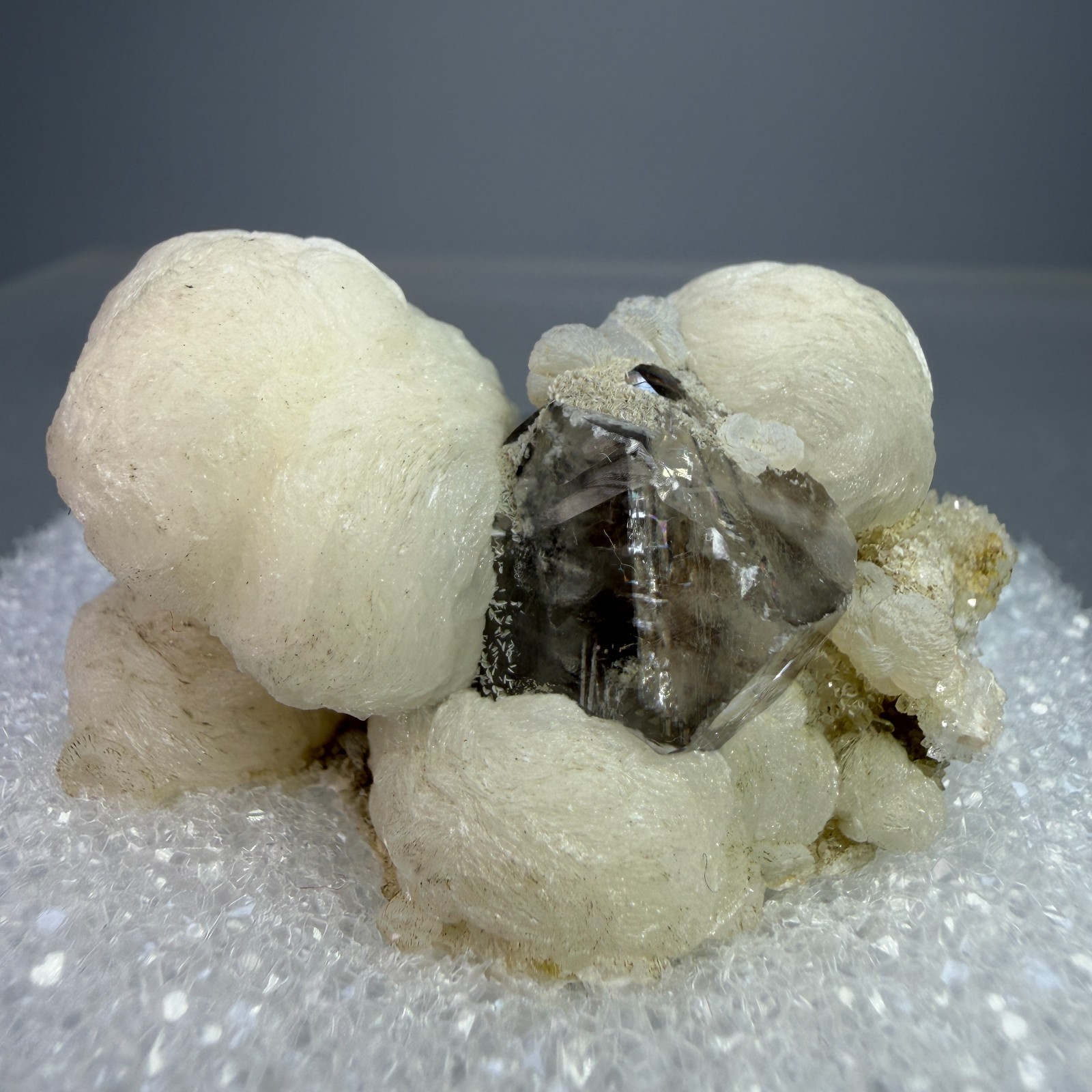 Gyrolite, Prehnite, Quartz, Calcite: Khandivali, Maharashtra, India