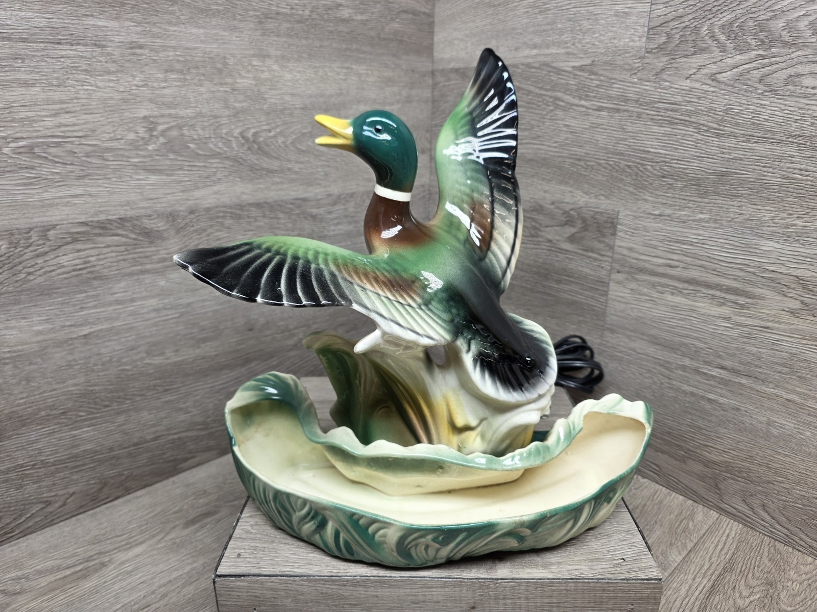 Vintage MCM 1954 LANE & CO ~ FLYING MALLARD DUCK TV LAMP/PLANTER ~ L.A. CA READ