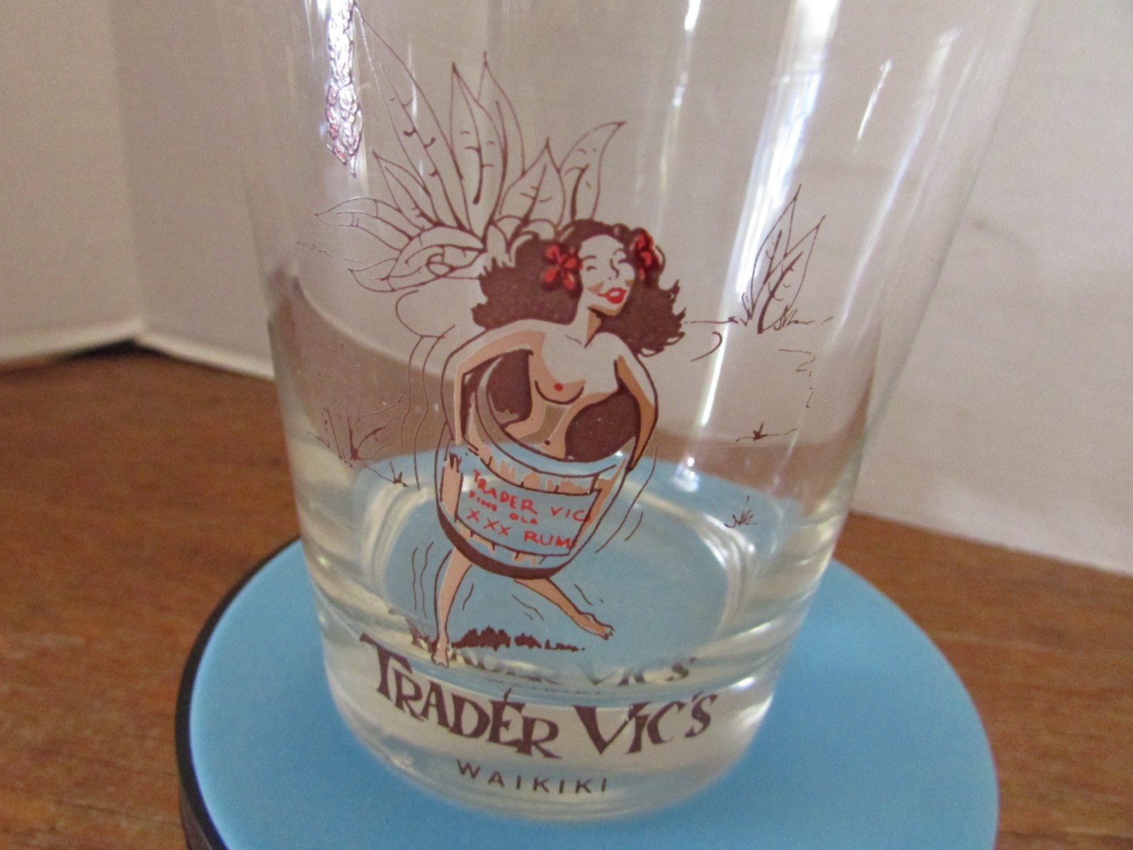 Vintage 70s TRADER VIC\'S Waikiki RISQUE\' Lady WHISKEY Glass LIBBEY Script L Mark