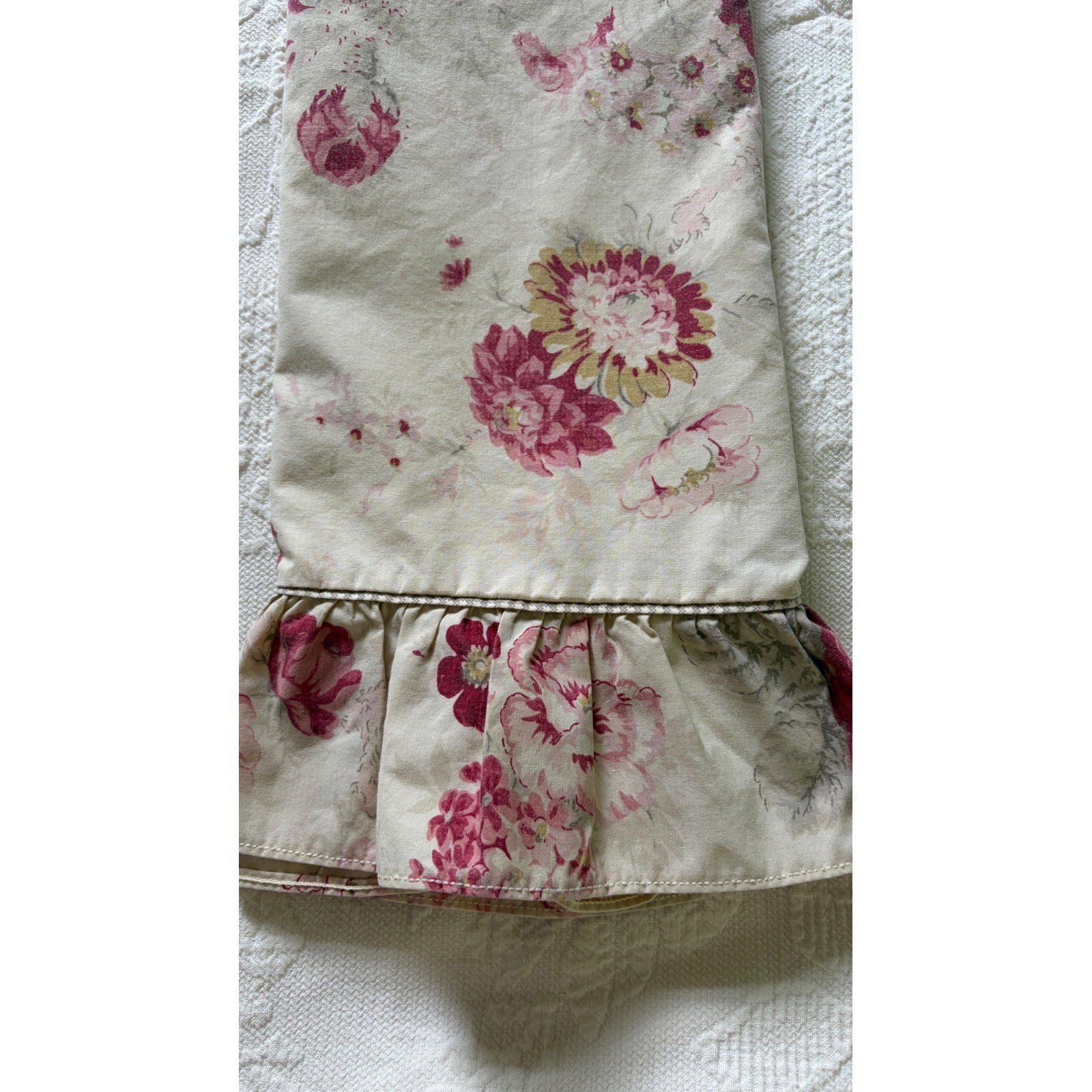 Vintage Waverly Norfolk Rose Standard Ruffled Pillowcase Pink Floral Cotton USA