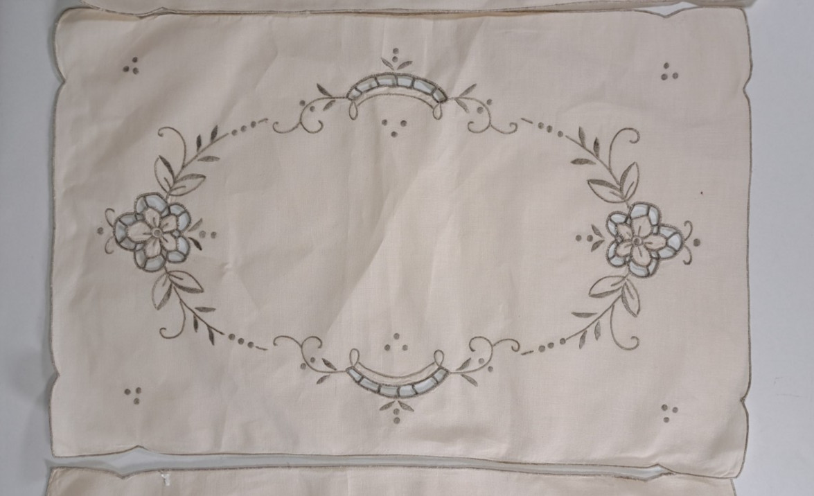 4 Vintage Cutwork Madiera Needlework Floral Placemats Beige Gray 70\'s Tea Party