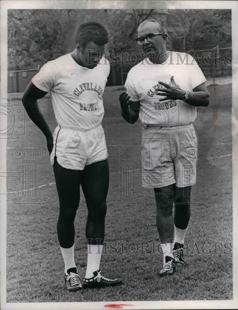 1959 Press Photo Cleveland Browns Coach Blanton Collier & Ron Johnson