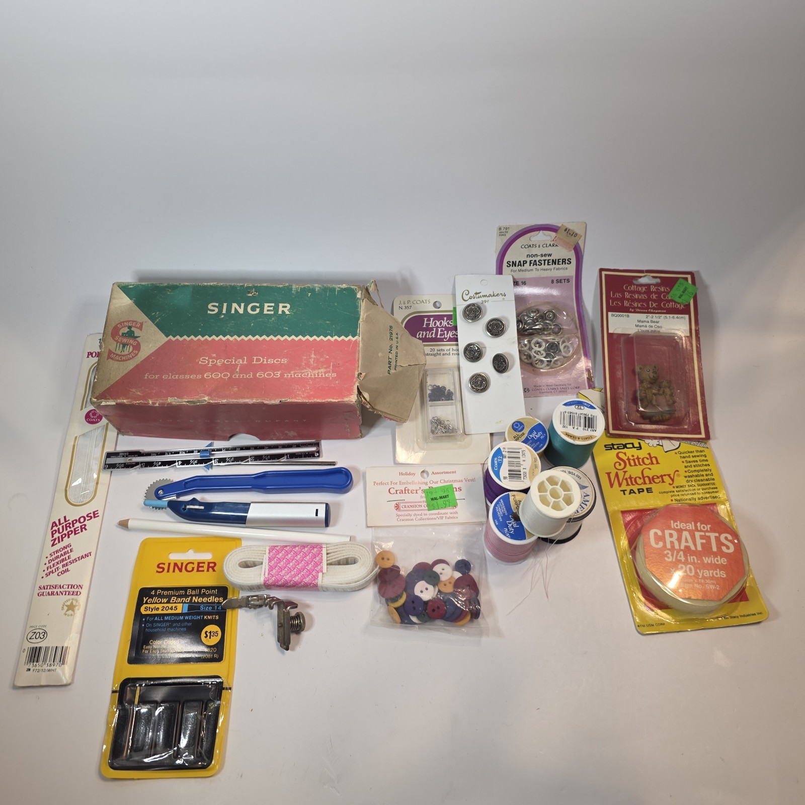 Vintage Sewing Lot 600 603 Special Discs Feet Needles Thread Notions