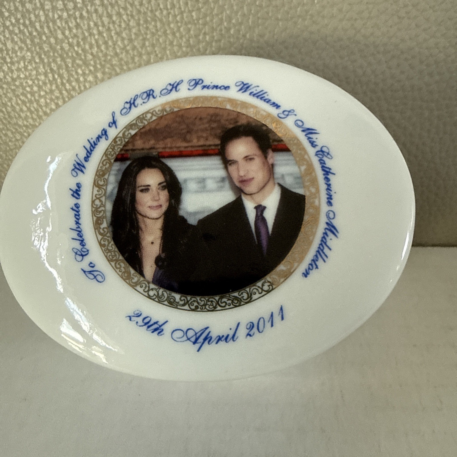 2011 Prince William & Catherine Royal Wedding Porcelain Trinket Box 