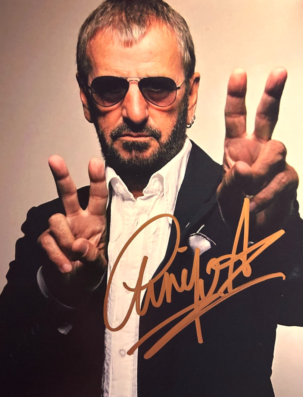 RINGO STARR (The Beatles) Signed 8x10\