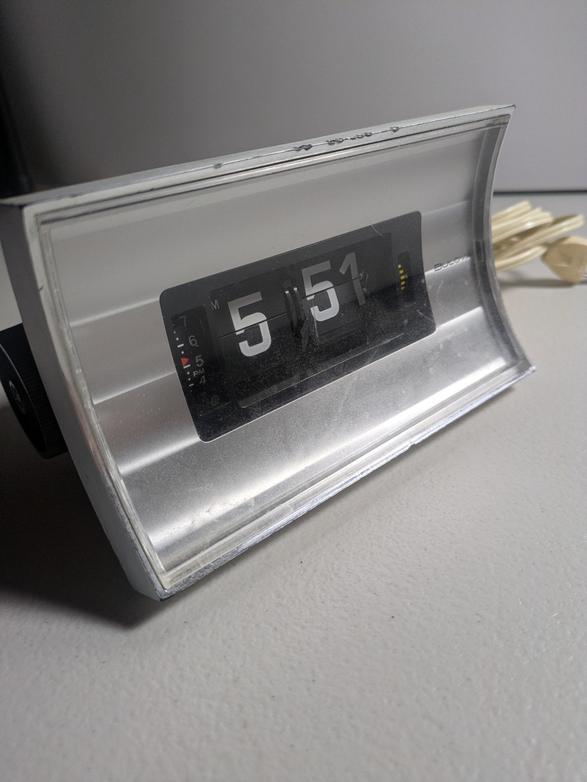 Vintage 1970s Bulova B-5410 Flip Clock Alarm Space Age MCM Japan Powers On