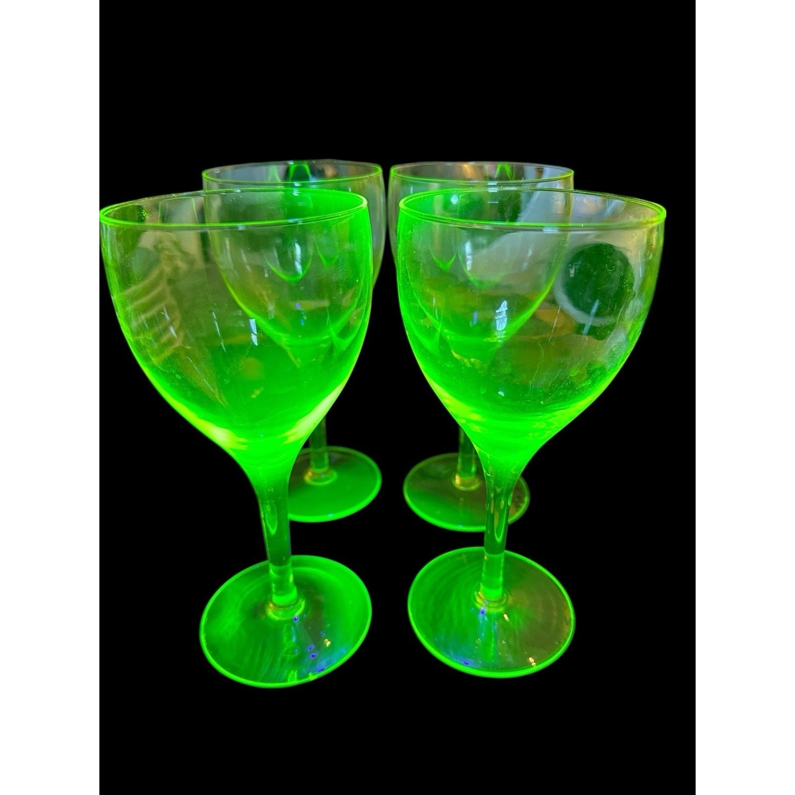4 Uranium Glow Green Yellow Glasses Large Water Goblets Simple Pattern 7.5” EUC