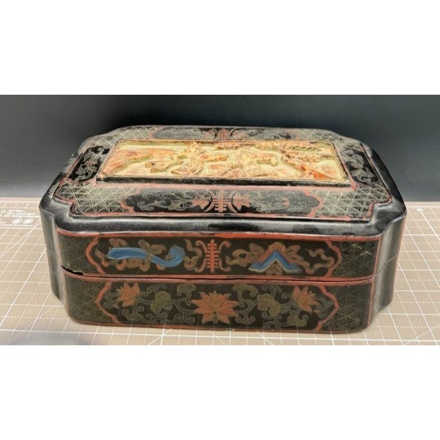 Vintage Chinese Box Lacquerware Detailed Chinese Carvings  11\