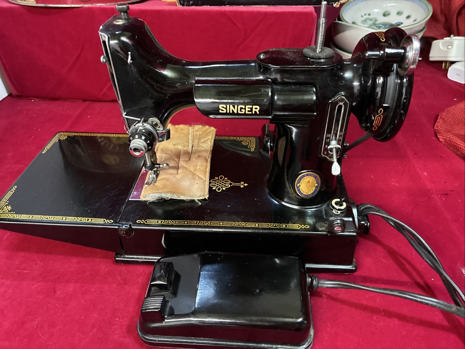 Vintage 1935 Singer Featherweight 221 Sewing Machine W/case Excellent- Working