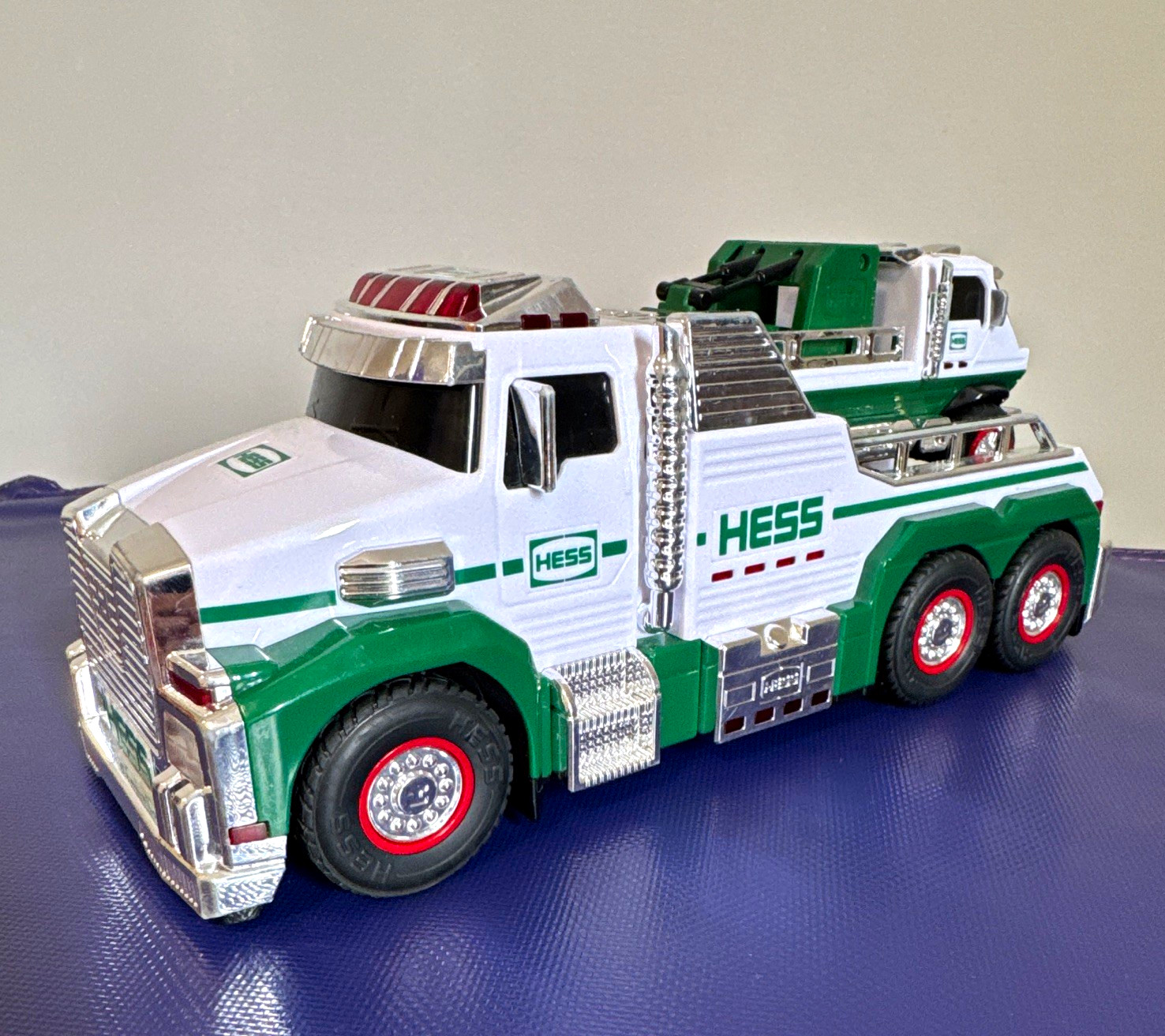 Hess 2019 Tow Truck with Car Toy Vehicle Set Green White