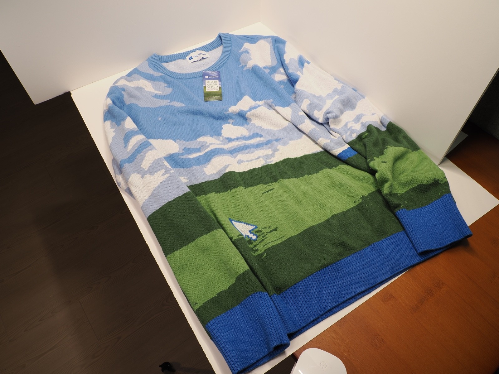 Microsoft Windows XP Ugly Sweater Bliss 2023 with Tags Large L