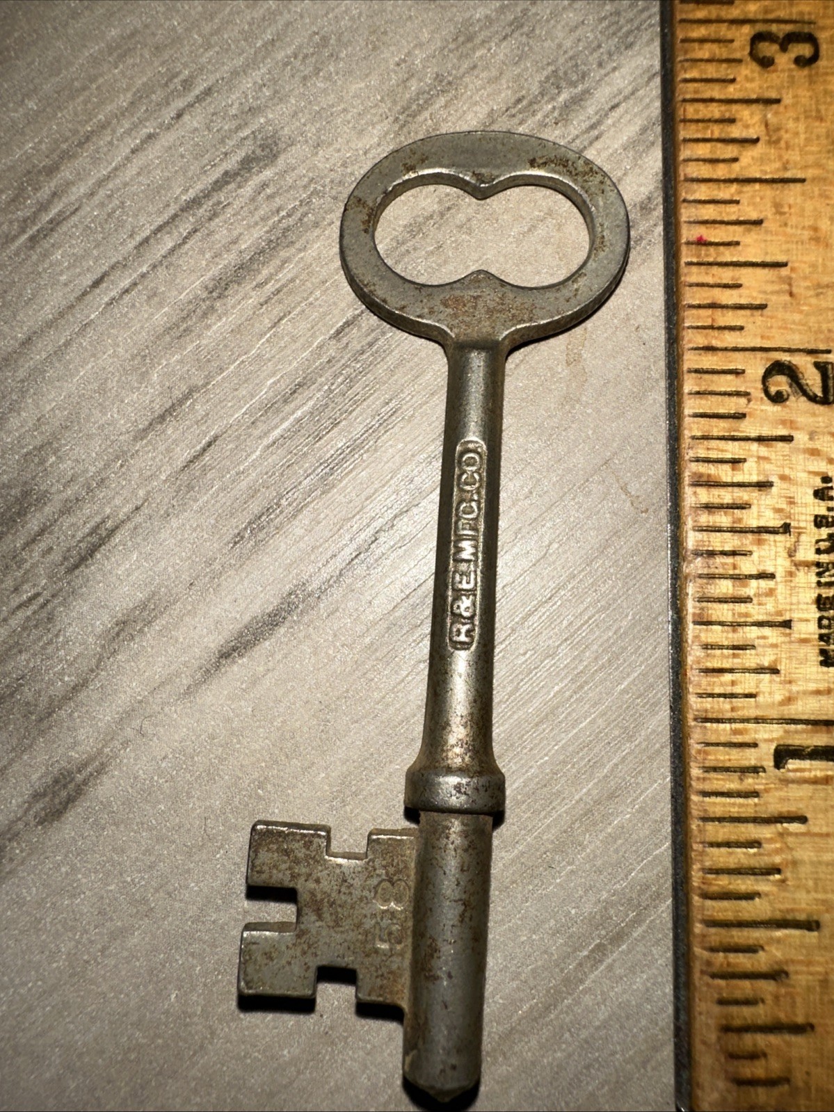 Antique R & E Mfg. Co Skeleton Key #58 Solid Barrel
