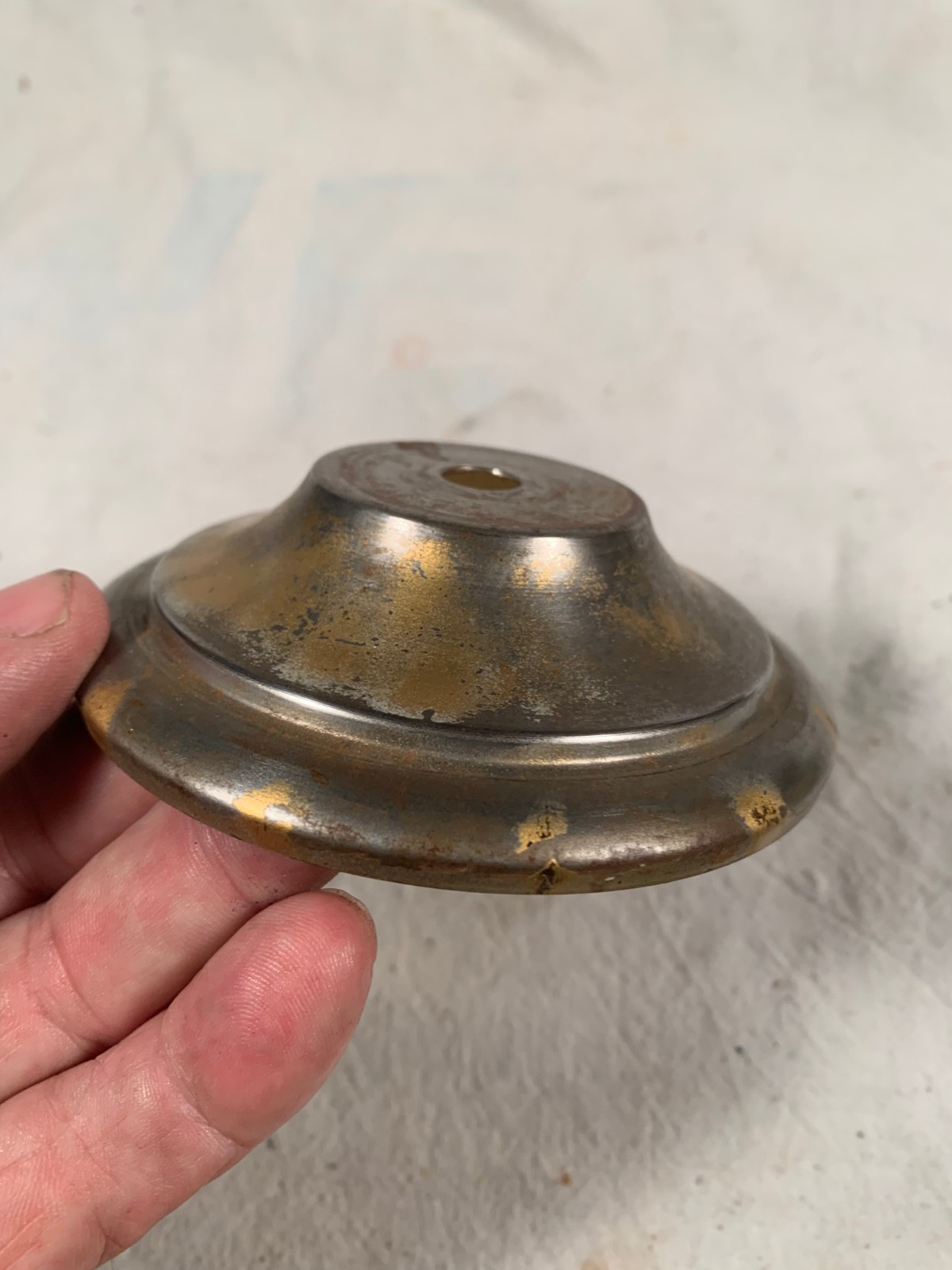 Vintage 3&7/8in Brass patina Heat Cap for Electric Table Lamp Shade