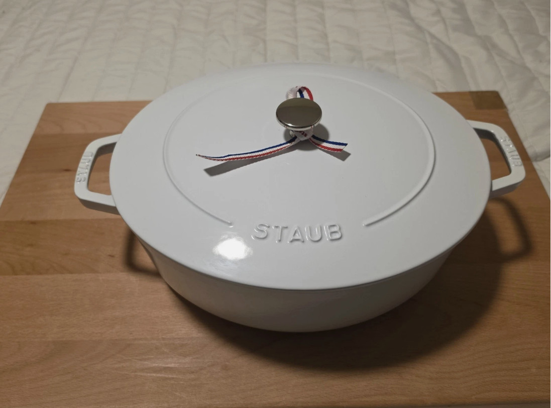 Staud Cast Iron 6.25 qt, Oval, Dutch Oven,  White