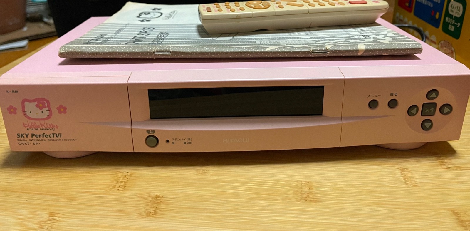 Vtg Sanrio Hello kitty Hitachi brand Digital Integrated reciever and decoder