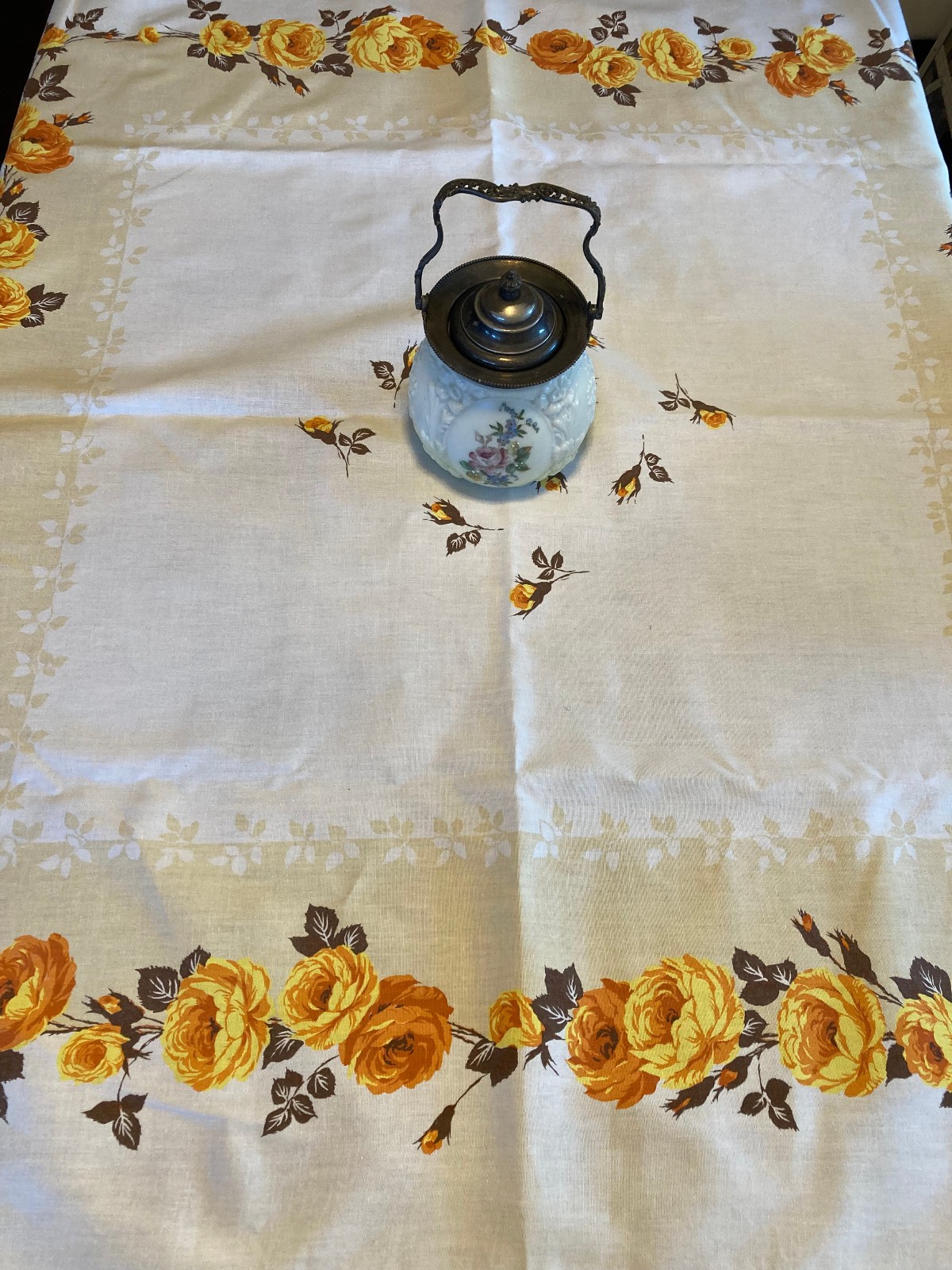 PERFECT FOR FALL LOVELY TRUE VINTAGE MCM PRINT TABLECLOTH-GOLD/ORANGE ROSES