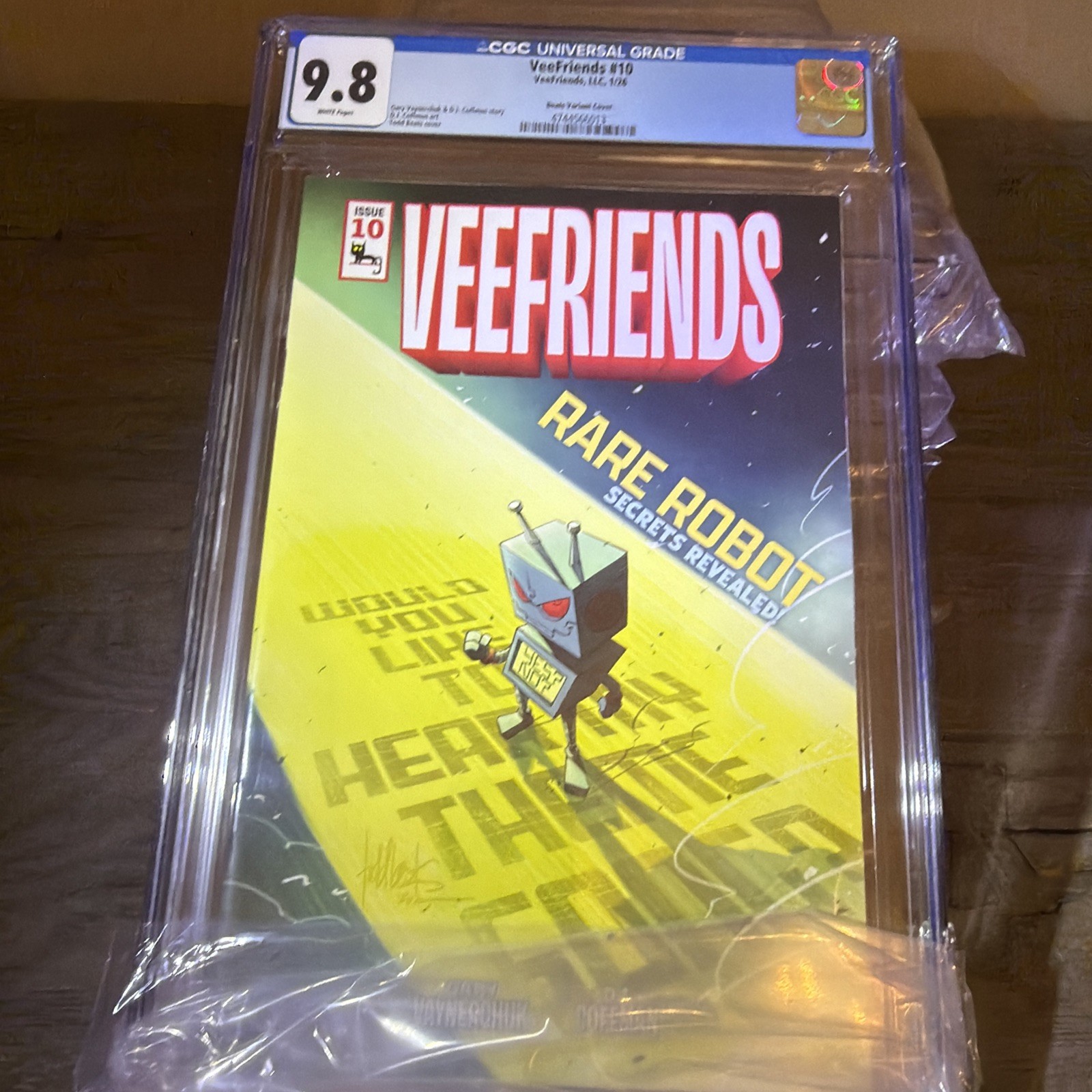 VeeFriends Comic #10 CGC 9.8 Rare Robot 2026 Mad Variant Gary Vee D.J. Coffman