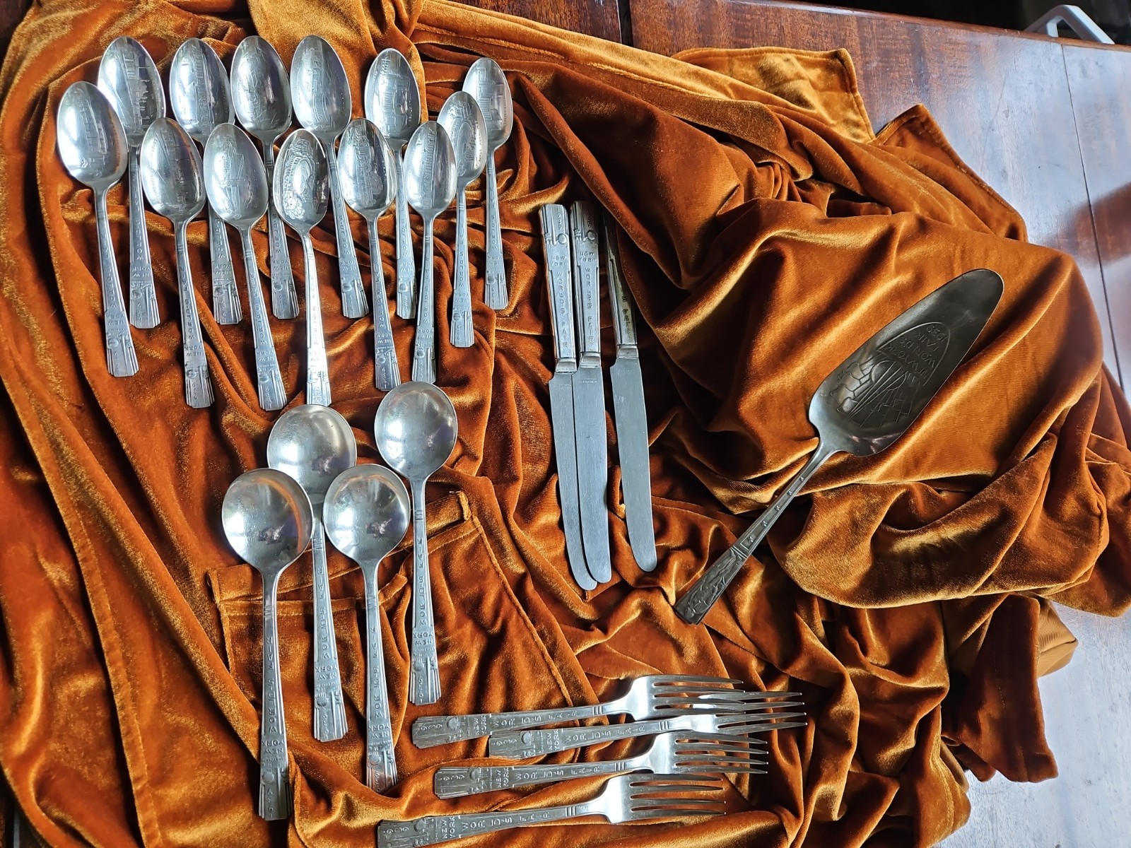 24 Pcs 1939 NY Worlds Fair Flatware 3 Knv  5 Frks 4 Soups 3 Sps 11 Tsp-1S 