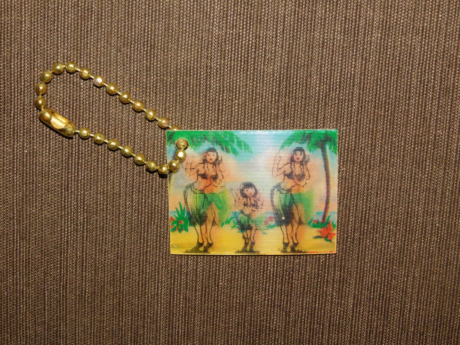 VINTAGE SOUVENIR ALOHA FROM HAWAII HULA GIRLS FLICKER KEYCHAIN
