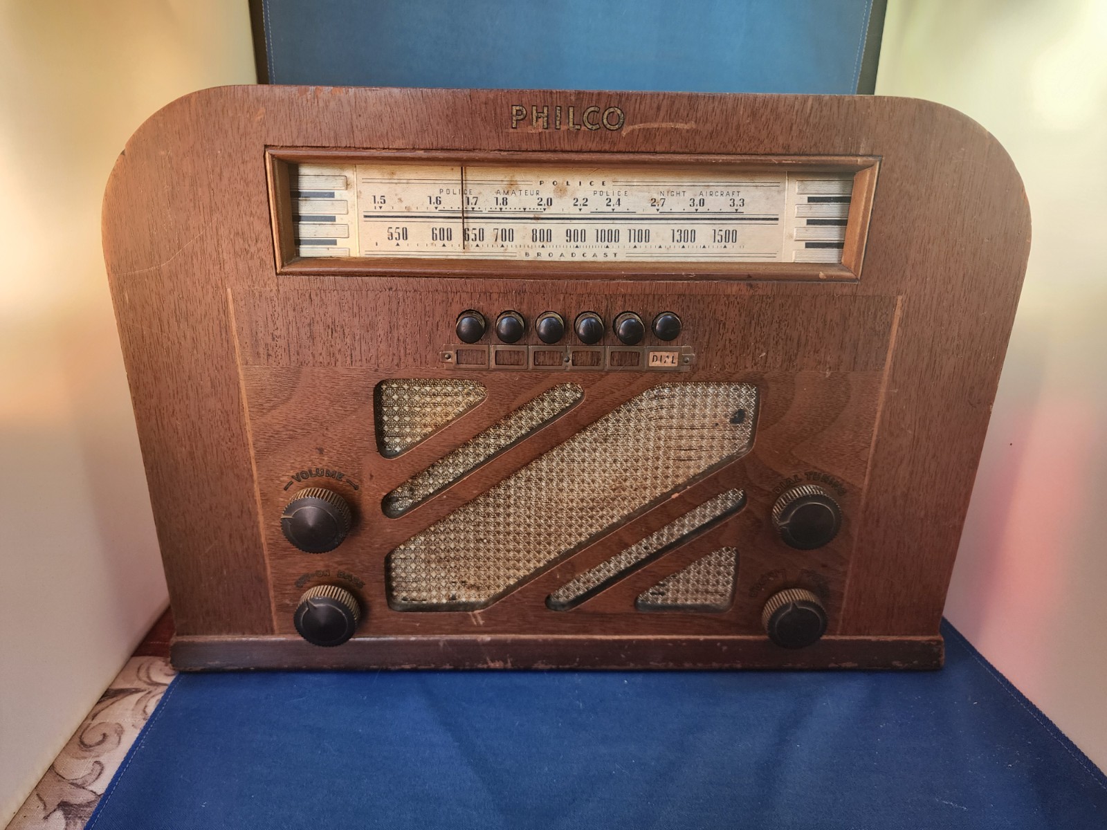 Vintage Philco Wood Tube Push Button 1940 Radio 40-135 Restored & Working