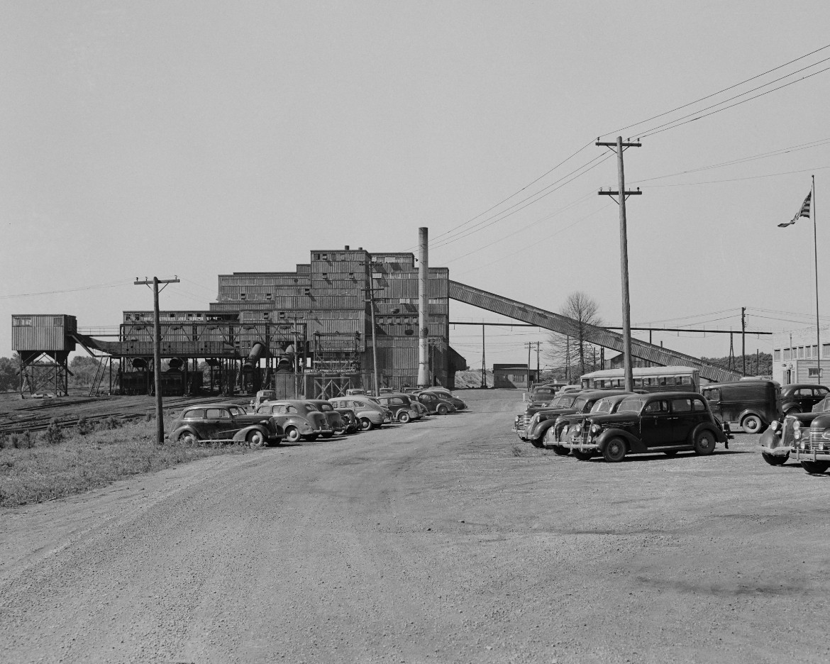 Pyramid Coal Company Victory Mine Tipple 1946 Terre Haute Indiana 8x10 photo