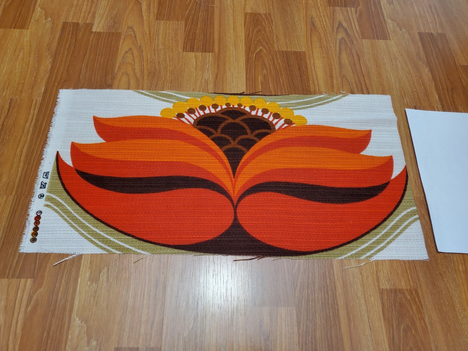 Awesome RARE Vintage Mid Century retro 70s 60s red Single Lotus Flower fabric