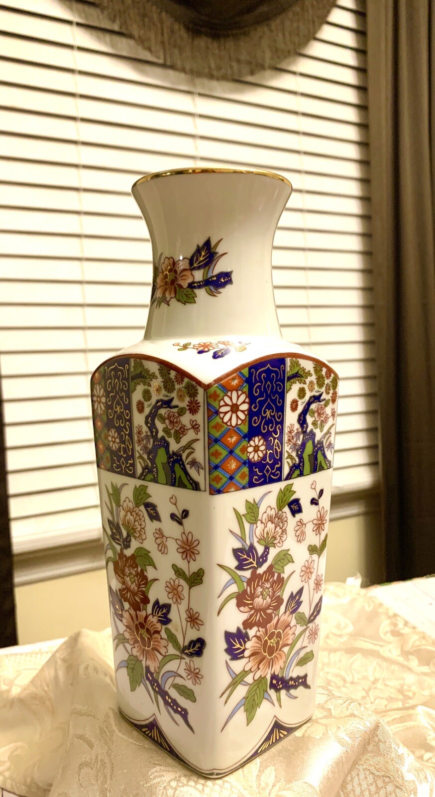 Beautiful Vtg Japanese Imari Ware Vase, Red Gold Trim Flowers Chrysanthemums,