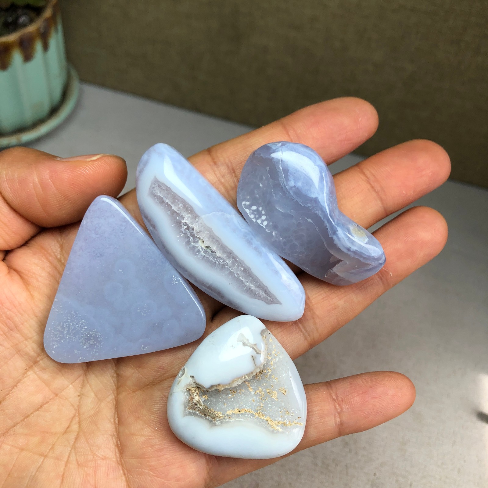 4pcs Natural chalcedony semi-precious rough/polish crystal specimen 64g A5815