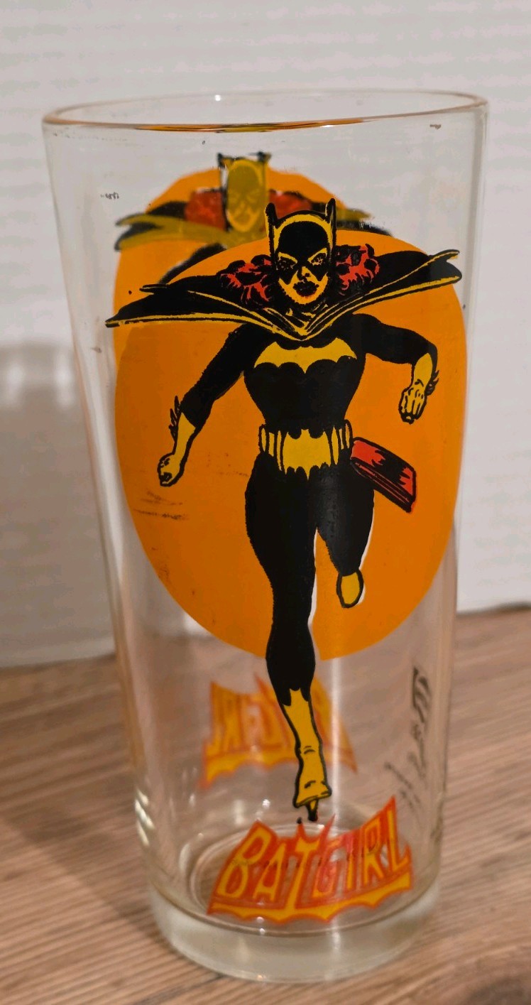 Vintage 1976  Pepsi Glass DC Bat Girl bat man promo Superhero comic book cup