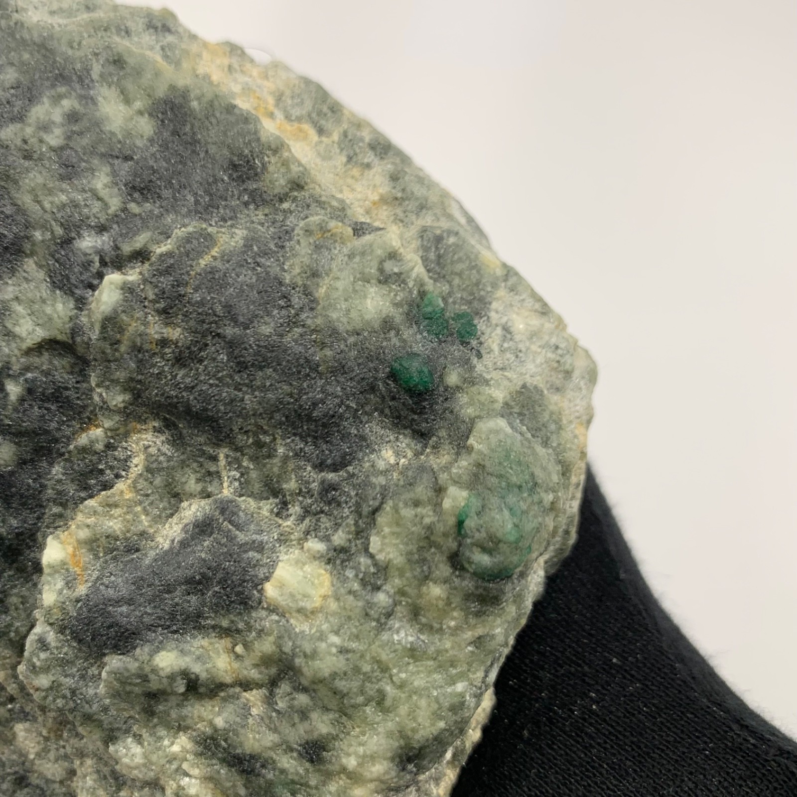 💎 418g Natural Swat Emerald in Matrix – Collector Grade Raw Gemstone
