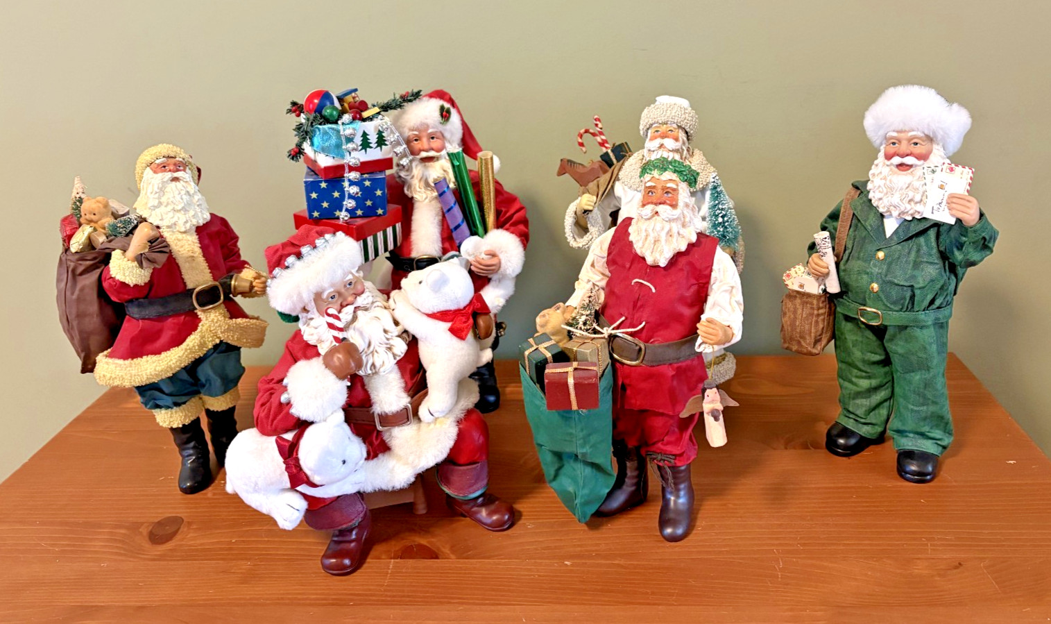 Lot of (6) Vintage CLOTHTIQUE SANTA POSSIBLE DREAMS Figures